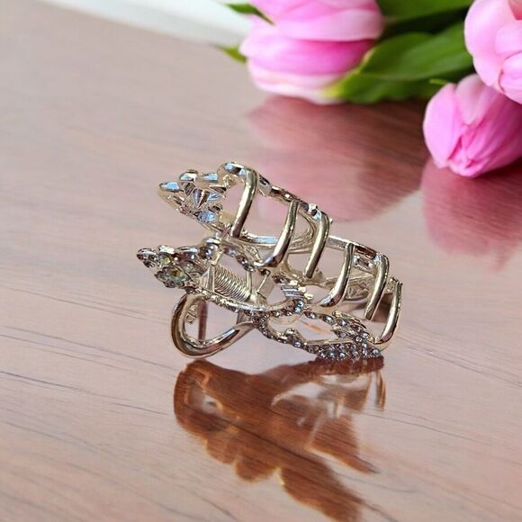 ⭐️3/$25⭐️ Hello Kitty White Rhinestone Silver Tone Hair Claw NWT - Picture 2 of 3